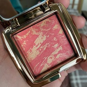 Hourglass Ambient Lighting Blush